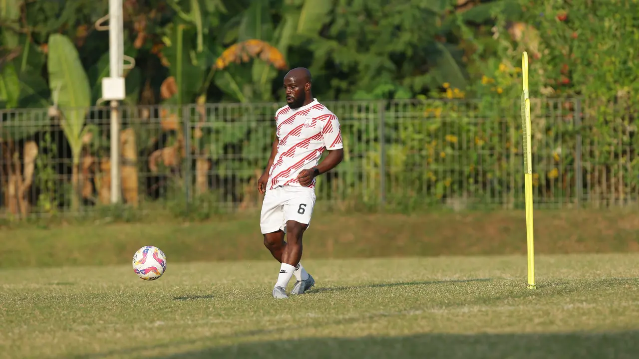Persis Solo