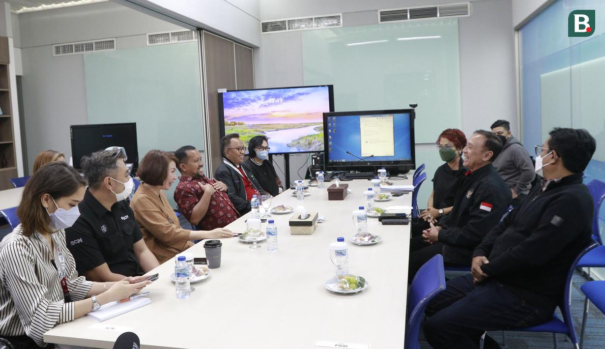 Mochamad Iriawan juga menjelaskan mekanisme yang akan diambil PT Liga Indonesia Baru (PT LIB) sebagai operator liga dalam melanjutkan Kompetisi Liga 1 2022/2023, yaitu dengan menerapkan sistem klaster sebagai pengganti sistem bubble seperti saat terjadi pandemi COVID-19 lalu. (Bola.com/M Iqbal Ichsan)