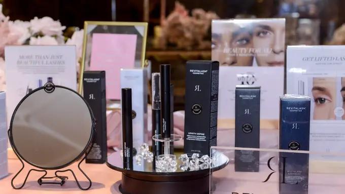 Lebih dari Sekadar Percantik Bulu Mata, Maskara Terbaru Ini Turut Memberdayakan Perempuan Penderita Kanker Payudara