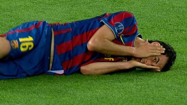 Pesepakbola tak jauh dari aksi diving untuk mengelabui lawannya maupun wasit. Berikut aksi diving yang sering dilakukan pesepak bola.