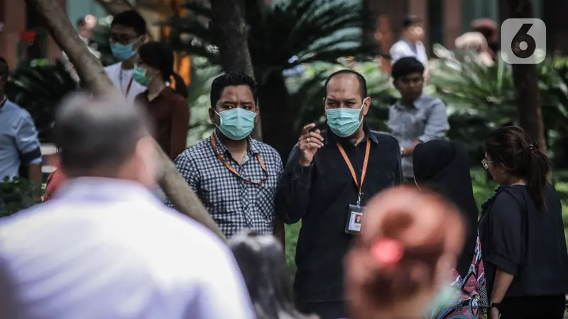 2 Orang di Indonesia Positif Virus Corona, Para Pekerja Banyak Kenakan Masker