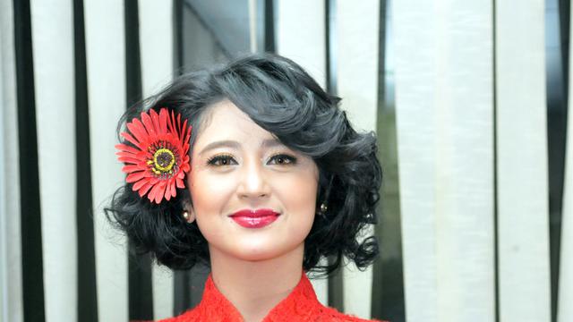 Orangtua Dewi Perssik Minta Doa dari Masyarakat Indonesia