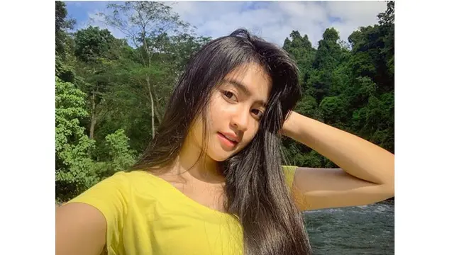 Wanita 20 tahun ini juga kerap tampil natural tanpa makeup, ia terlihat makin cantik.