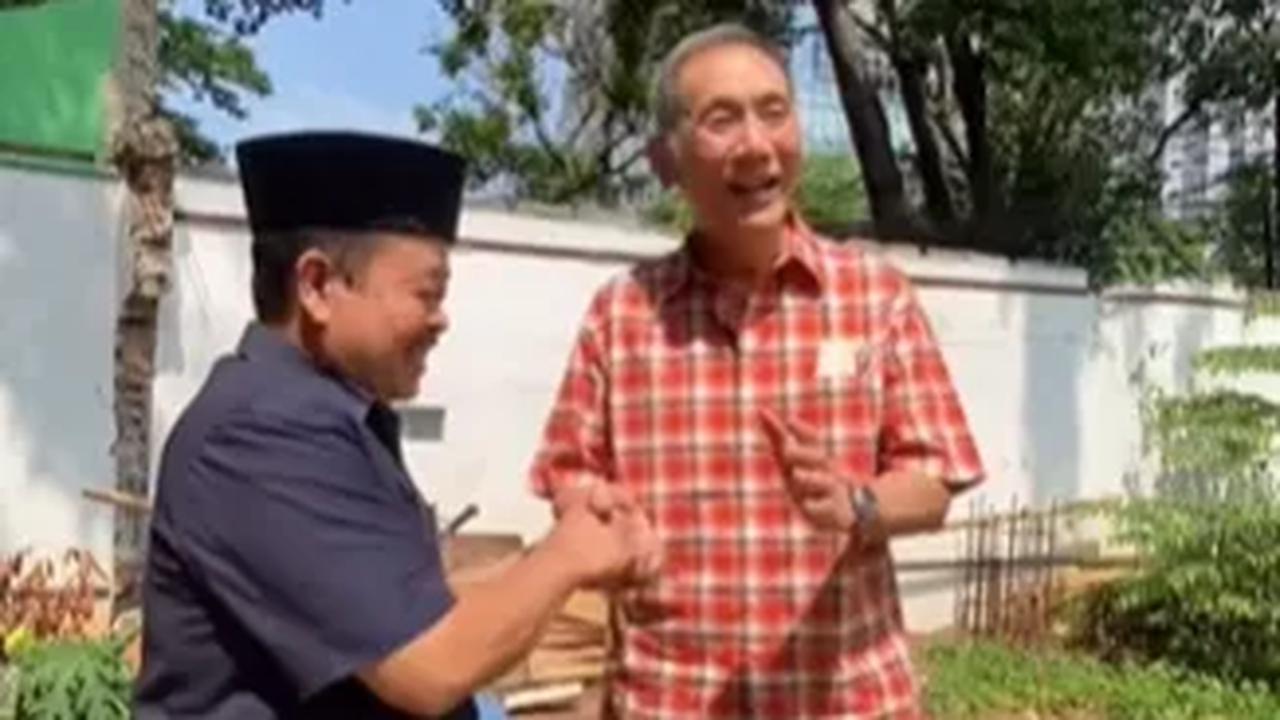 Lantaran bertepatan dengan hari ulang tahunnya, Jusuf Hamka lantas mendapatkan doa dari sejumlah pihak di lokasi kala itu.
