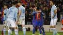 Para pemain Barcelon meayakan gol gol ke gawang Celta Vigo pada lanjutan La Liga Spanyol di Camp Nou, Barcelona, (4/3/2017).  Barcelona menang 5-0. (AP/Francisco Seco)