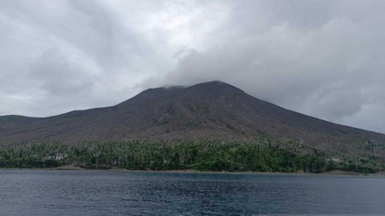 Gunung Ruang Berstatus Waspada: Masyarakat Diimbau Tak Masuki Radius Bahaya 2 Km
