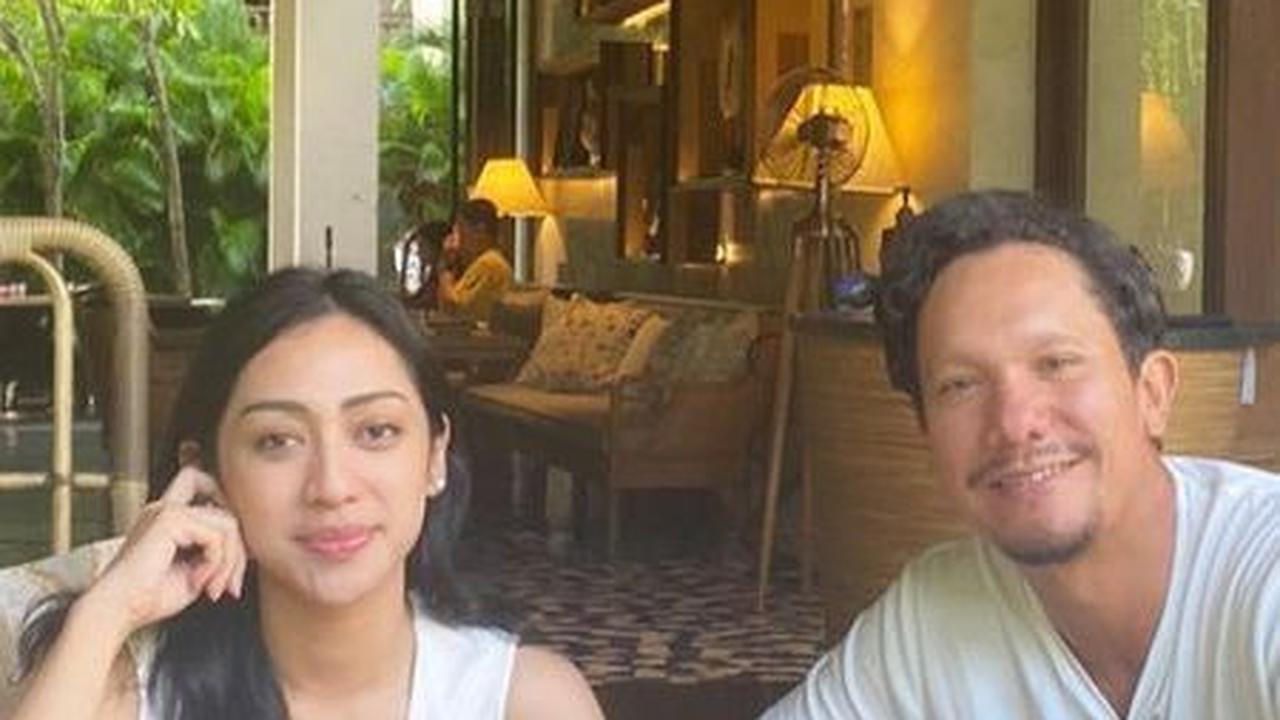 Keduanya juga kerap pergi liburan berdua, baik di dalam kota maupun di luar kota.