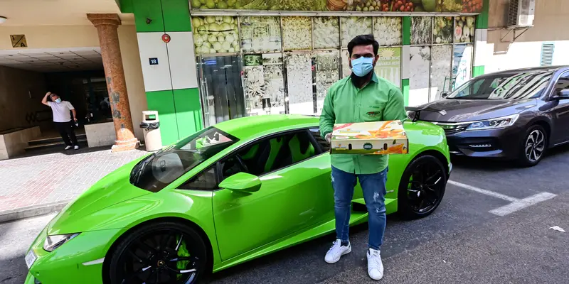 FOTO: Lamborghini Huracan Dipakai Antar Mangga di Dubai