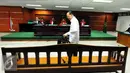 Suryadharma Ali tiba untuk mengikuti sidang pembacaan putusan sela di Pengadilan Tipikor, Jakarta, Senin (21/9/2015). Majelis Hakim menolak nota keberatan dugaan korupsi dalam penyelenggaraan ibadah haji. (Liputan6.com/Helmi Afandi)