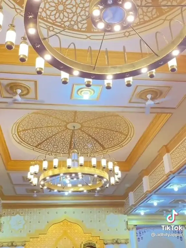 Sekolah Alexandria Bernuansa Emas