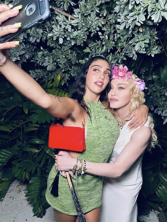 Madonna dan Putrinya