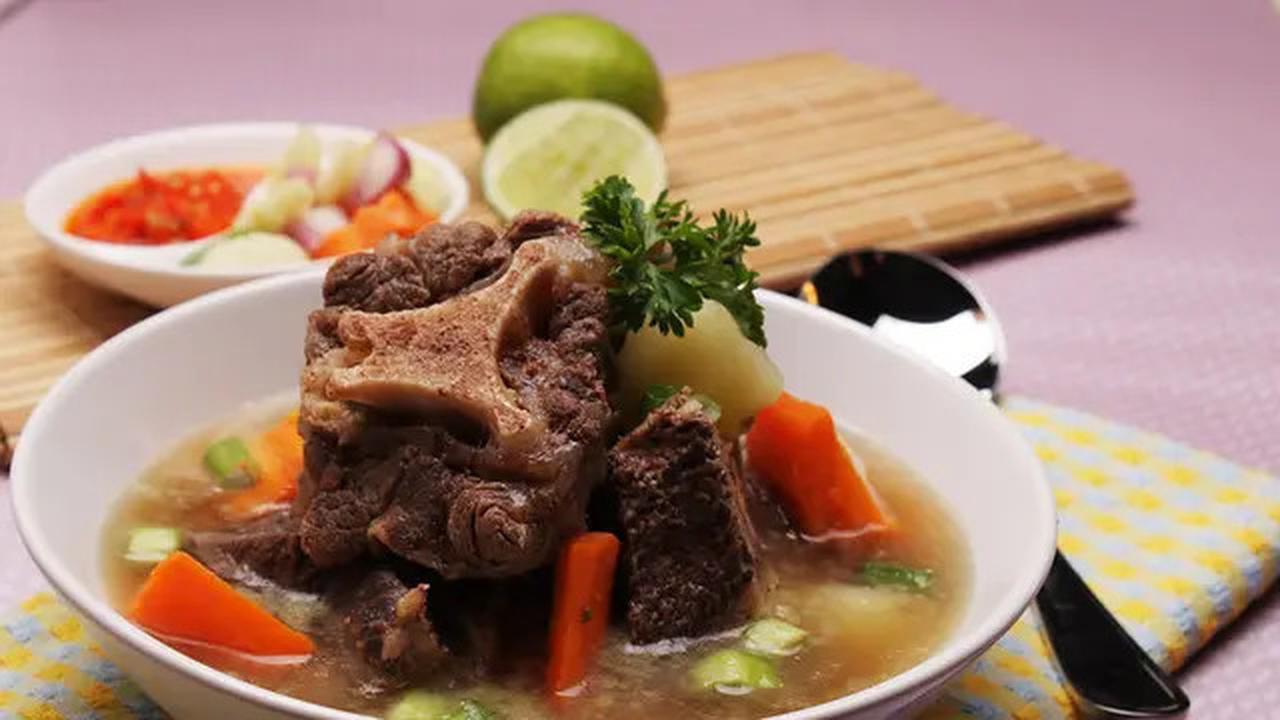 5 Cara Jitu Kurangi Lemak pada Sop Buntut Tanpa Hilangkan Rasa
