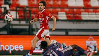 Duel Bali United vs PSBS Biak pada pekan ke-26 BRI Super League 2025/2026 di Stadion Kapten I Wayan Dipta, Gianyar, Senin (6/4/2026). Bali United menang 6-1 dalam laga itu. (Bola.com/Alit Binawan)