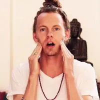 Bukan cuma tubuh, wajah juga butuh senam, lho biar awet muda. :D