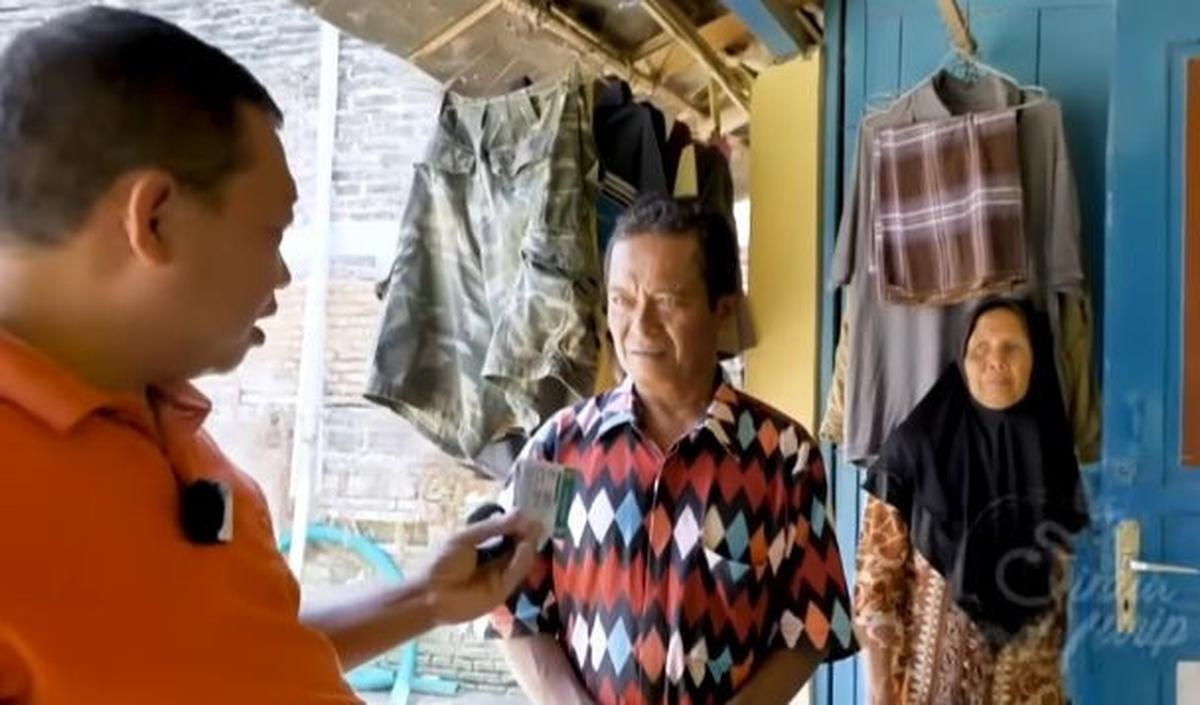 Ayah Eny kemudian menduga jika guyonan itu lah yang menjadi cikal bakal anaknya depresi hingga mengalami gangguan jiwa.