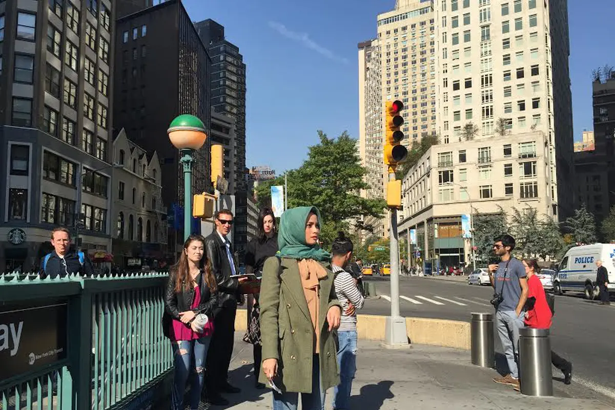 [Bintang] Bulan Terbelah di Langit Amerika