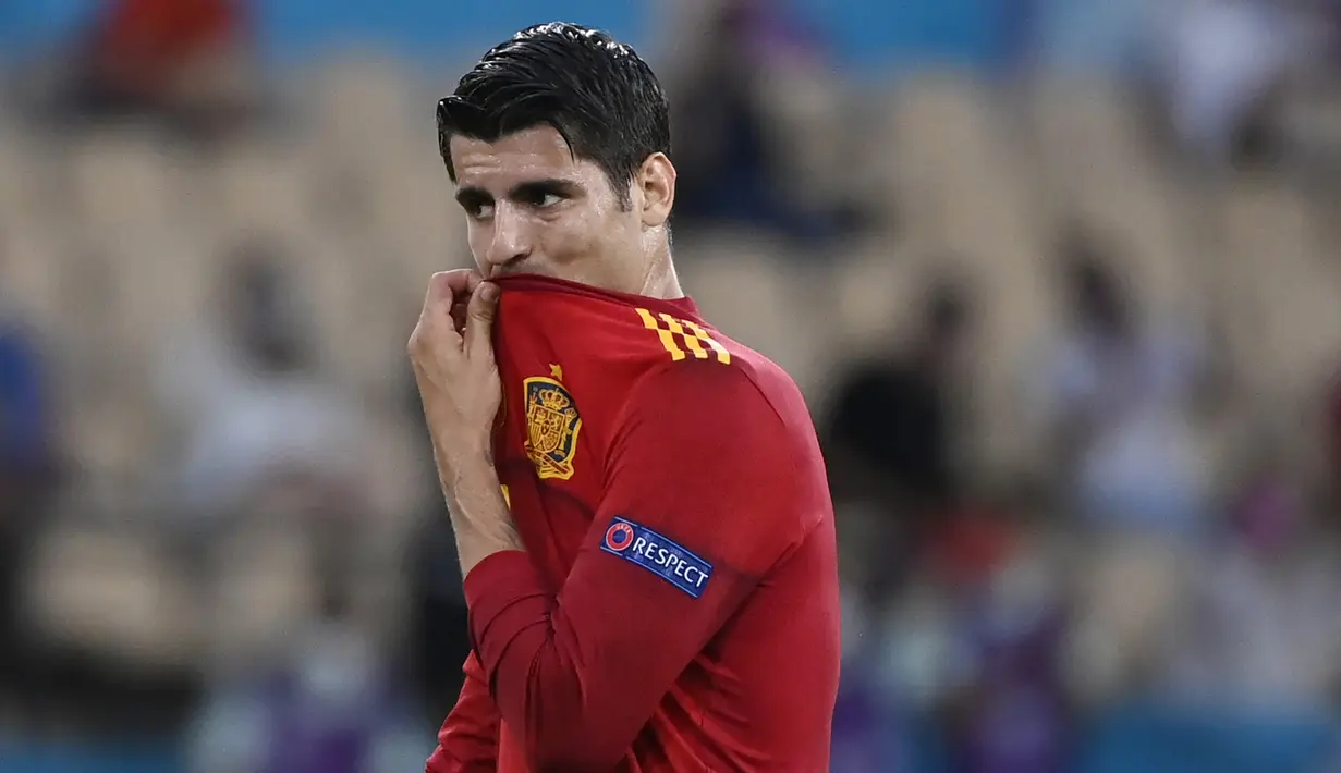 Para striker Spanyol, termasuk Alvaro Morata mulai frustrasi usai selalu gagal memanfaatkan peluang di mulut gawang Swedia. (Foto: AP/Pool/Pierre Philippe Marcou)
