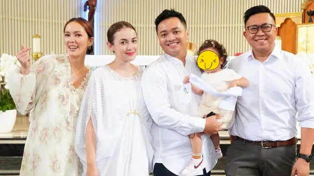 7 Potret Anak Rianti Cartwright Dibaptis, Kehadiran Cathy Sharon Curi Perhatian