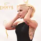 Lady Gaga di ajang Emmy Awards 2015. (foto: popsugar)