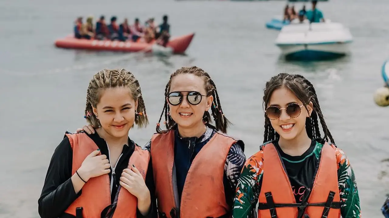 Bak Kakak Beradik, Ini 5 Potret Adhisty Zara dan Hasya Kyla Bersama Ibunda