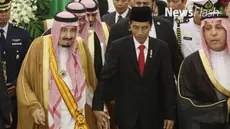 Muchlis Hanafi, penerjemah Raja Salman mengungkap cerita Raja yang berkeras ingin menyambut Jokowi kala jamuan minum teh usai Salat Jumat di kediamannya di Hotel Raffles