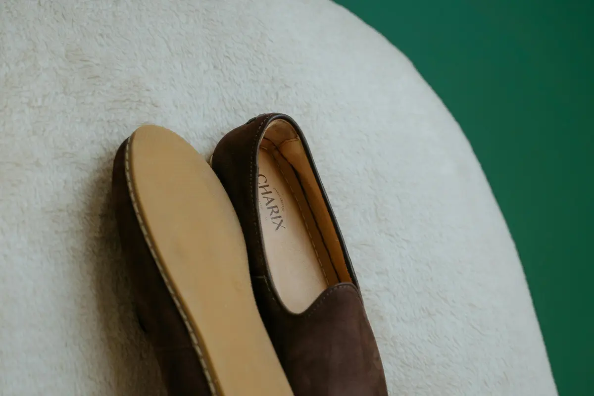5 Tips dan Cara Merawat Sepatu Suede Agar Tetap Awet dan Menawan