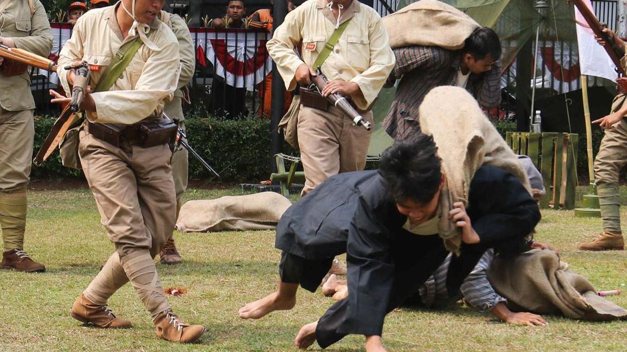 Pertunjukan 'Romansa Negeri' menggambarkan perjalanan bangsa Indonesia untuk meraih dan mempertahankan kemerdekaan dari tangan penjajah.