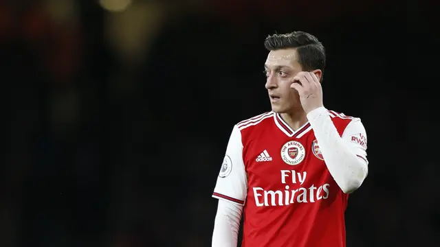 Mesut Ozil dan Bintang yang Statusnya Dibekukan Klub Musim Ini