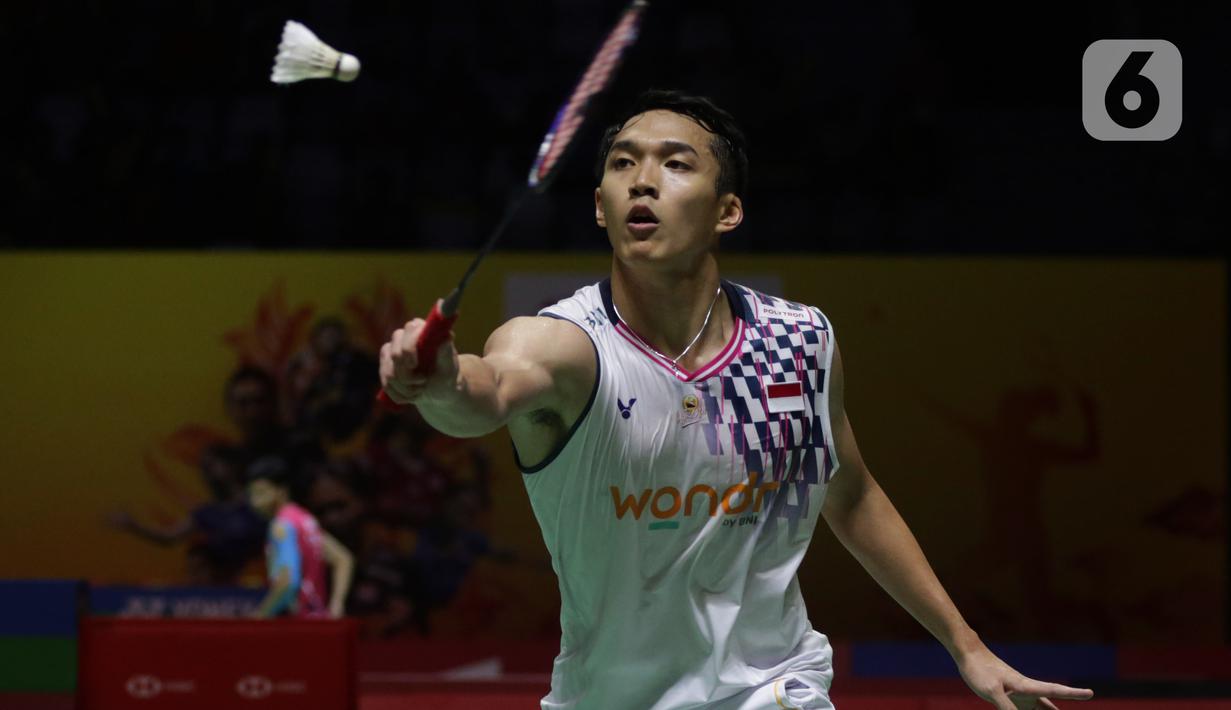 Bertanding melawan Kenta Nishimoto, Jonatan Christie menang 3-2 (17-21, 21-13, 21-11). (Liputan6.com/Helmi Fithriansyah)