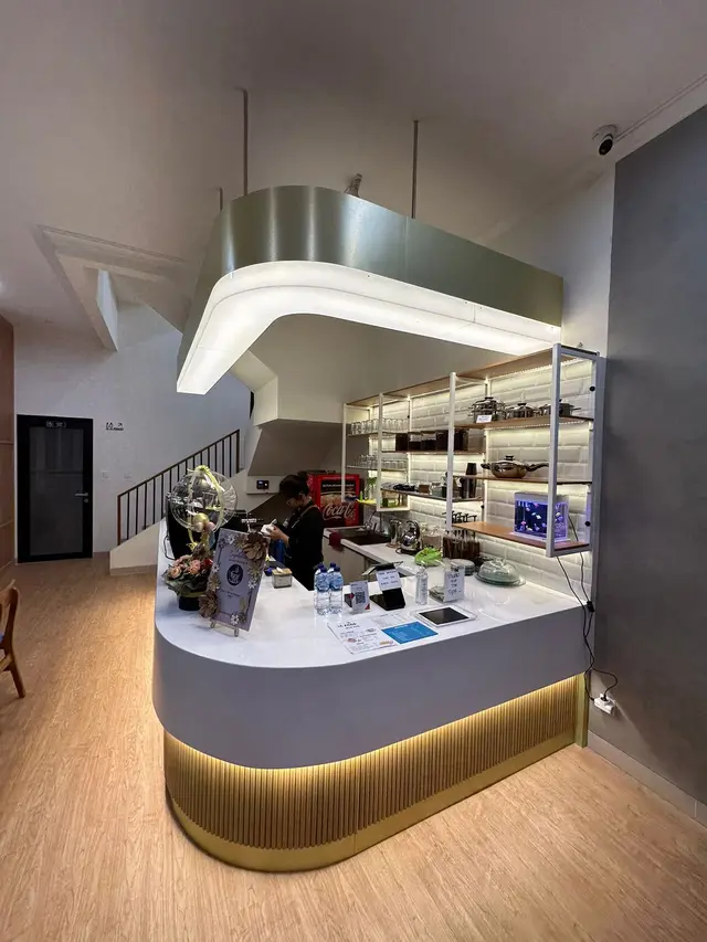 Marvel sukses membangun Konsep Deaf Cafe yang estetik tetapi juga dirancang khusus untuk penyandang disabilitas