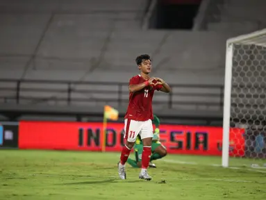 Bek Timnas Indonesia, Pratama Arhan berselebrasi usai mencetak gol ke gawang Timor Leste pada laga uji coba internasional di Stadion I Wayan Dipta Gianyar, Kamis (27/1/2022). Indonesia menang telak atas Timor Leste 4-1 (Dok Humas PSSI)