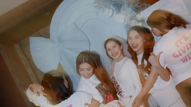 6 Potret Beby Tsabina Dapat Kejutan Bridal Shower dari Sahabat Artis, Calon Pengantin Tampil Memesona Kenakan Dress dan Veil