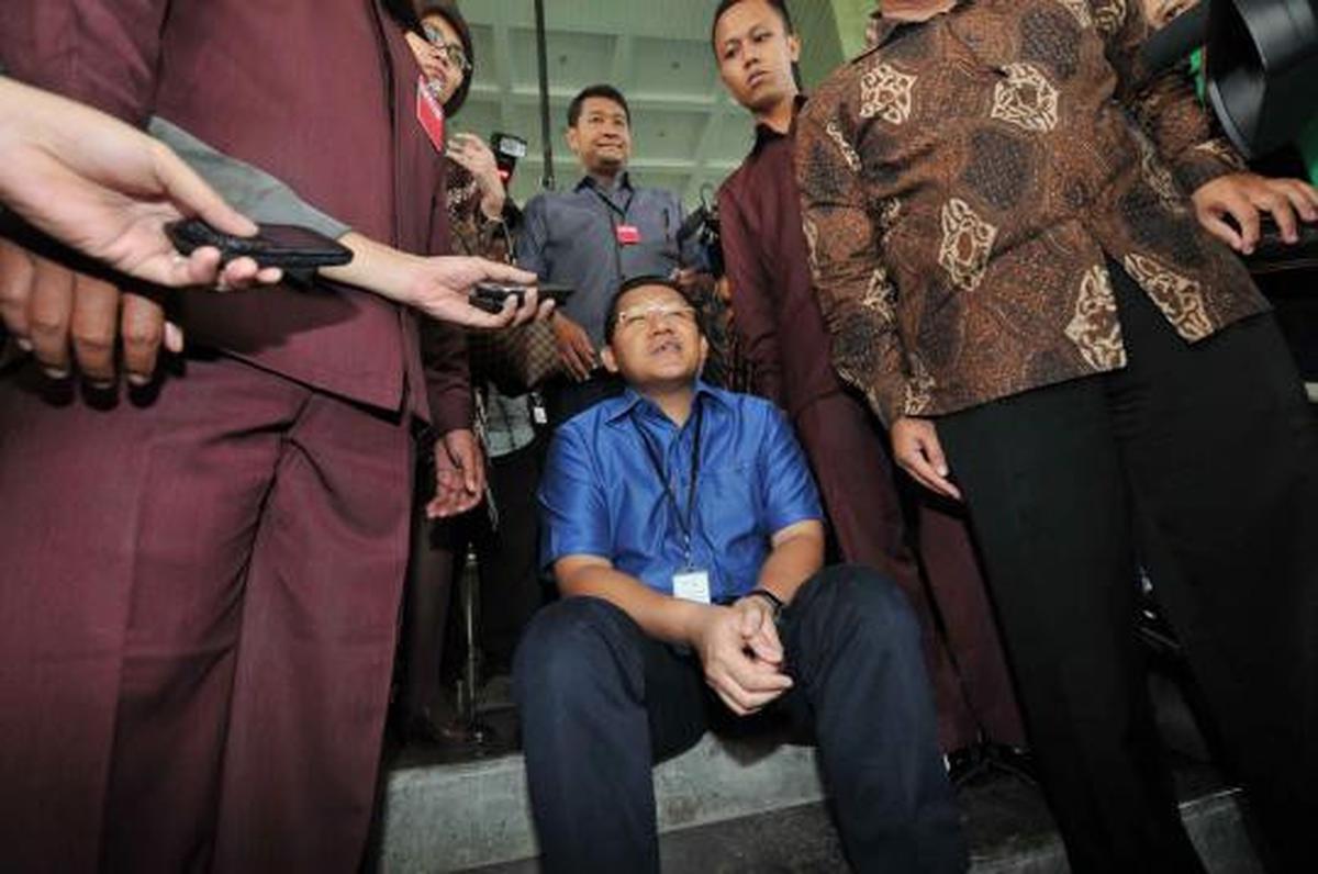 Anas Urbaningrum, Athiyyah Laila, dan mawar putih