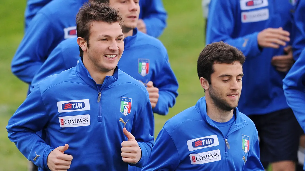 Bek Persija Jakarta, Marco Motta (kiri) ketika berlatih bersama Timnas Italia pada 2009.