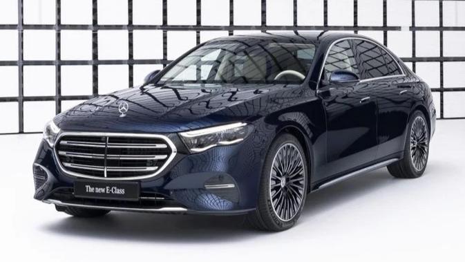 Trim Elegance mendapat gril khas Mercedes-Benz dengan logo 