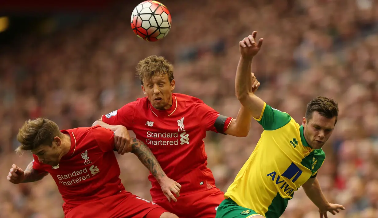 Duel antara pemain Liverpool dan Norwich dalam laga Liga Premier Inggris di Stadion Anfield, Liverpool, Minggu (20/9/2015). (Action Images via Reuters/Alex Morton)