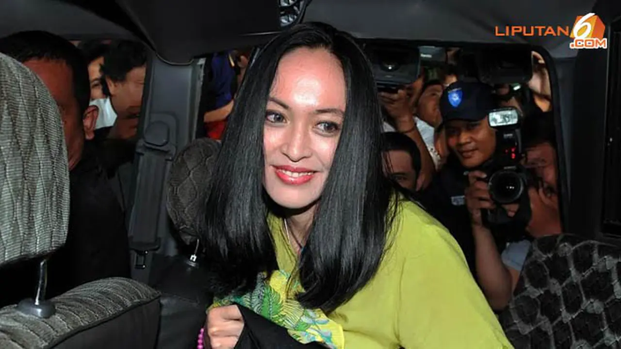 angelina-sondakh-131121d.jpg