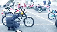 Perawatan rutin motor lawas Yamaha di Jepang. (yamaha_bike)