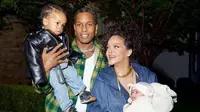 Rihanna, A$AP Rocky, dan kedua anaknya (dok Instagram @rihannadaily/https://www.instagram.com/p/CxYT_BaOMV4/?igsh=MXZzYXk1N3F1YW4zeg==/Maheza Nurmiagita)