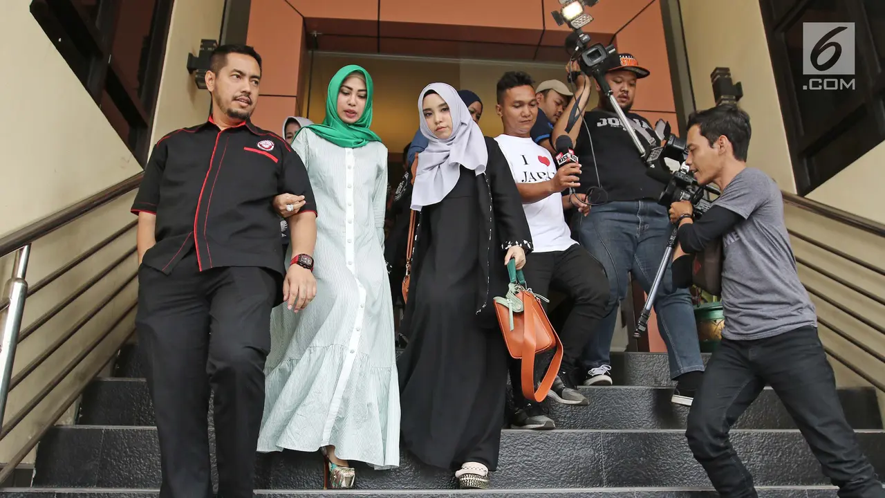 Salmafina Tegar di Sidang Cerai, Sang Ibu Berurai Air Mata