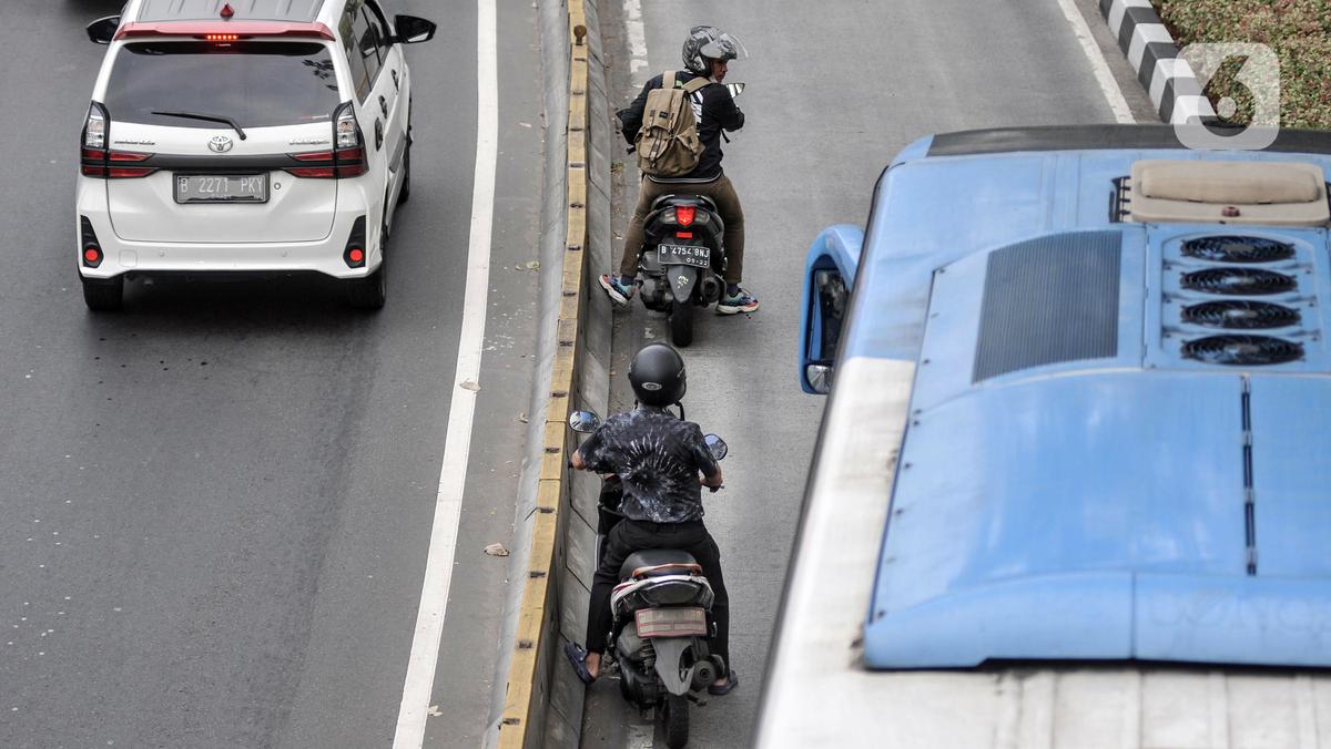 Cegah Macet dan Kecelakaan, Polisi Razia Kendaraan Penerobos Jalur Transjakarta