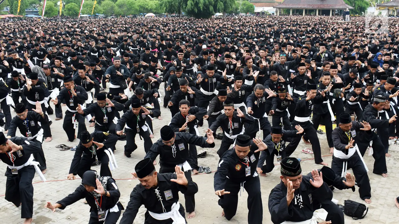 Pecahkan Rekor MURI Ribuan Pesilat Ponorogo Unjuk Kebolehan
