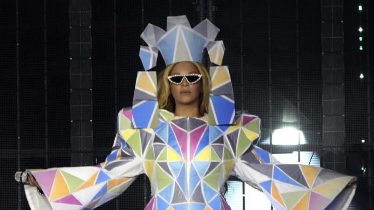 Deretan Busana Futuristik Beyonce di Pembukaan Tur Dunia Renaissance