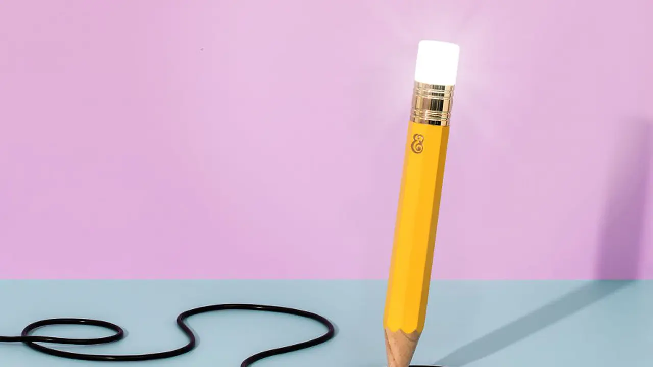[Bintang] Bukan Alat Tulis, Pensil Ini Adalah Lampu Rumahmu!