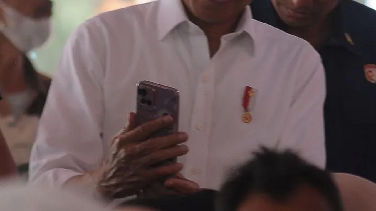 Jokowi Kunjungi Pasar di Samarinda: Harga Cabai Bawang Turun, yang Belum Beras
