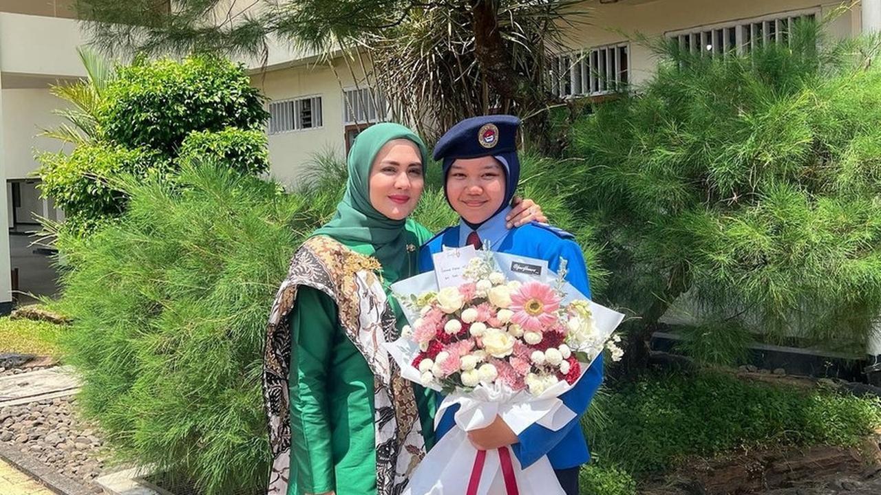 Potret Juliana Moechtar Jenguk Anak Sambung yang Sekolah di Taruna Nusantara, Peluk Tangis Haru Lepas Rindu