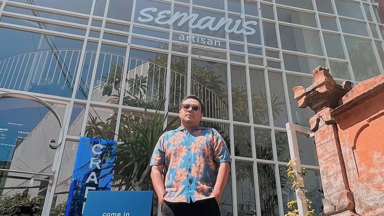 Jadi perancang busana