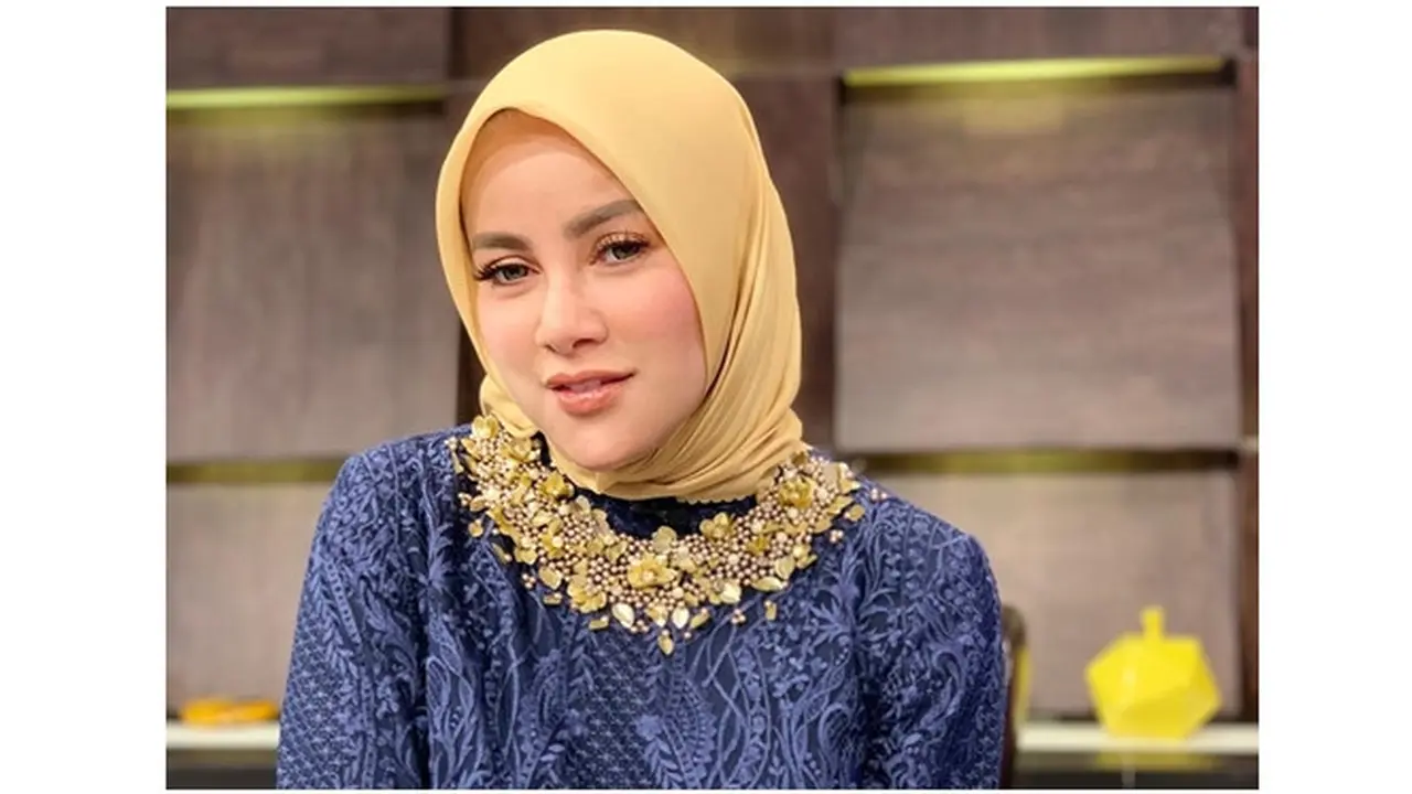 Pesona Olla Ramlan Dalam Balutan Hijab