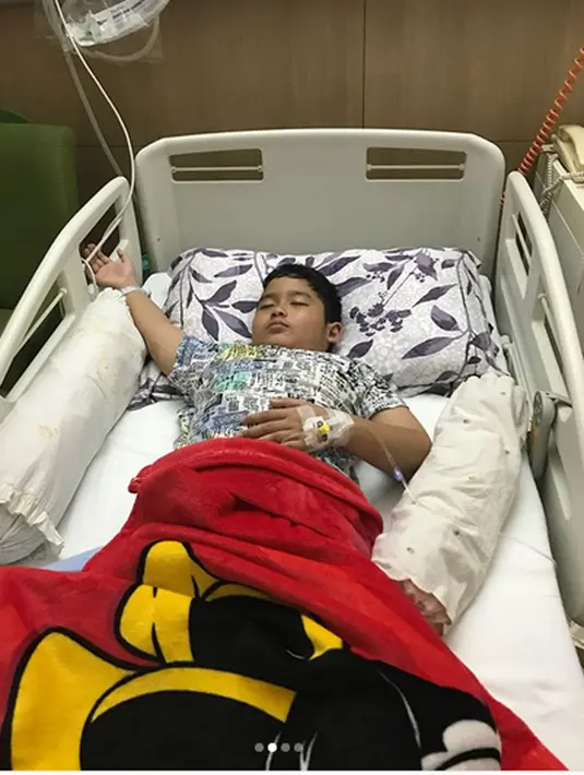 "Sehat ya nak😘 Mama sayang Ivan😍❤️," tulis Inul sebagai keterangan fotonya yang diunggah di Instagram pada 23 Januari 2018 silam. (Instagram/inul.d)