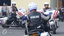 Para Polisi Wanita menggunakan motor gede saat mengelar Pasukan Operasi Patuh Jaya 2017 di Korlantas Polri, Jakarta, Selasa (9/5). Para Polwan menunjukkan safety Riding yang benar dan aman. (Liputan6.com/Helmi Afandi)